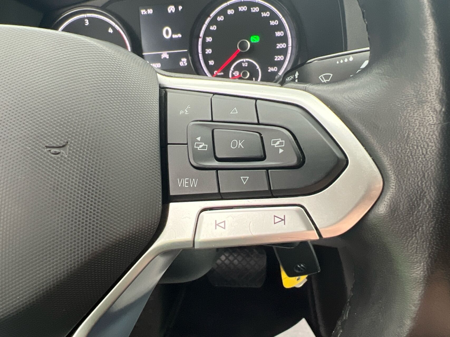 Hvid VW Transporter fra 2023