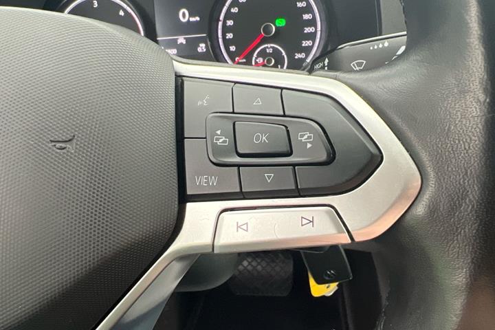 Hvid VW Transporter fra 2023