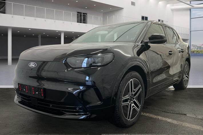 Sort Ford Capri fra 2025