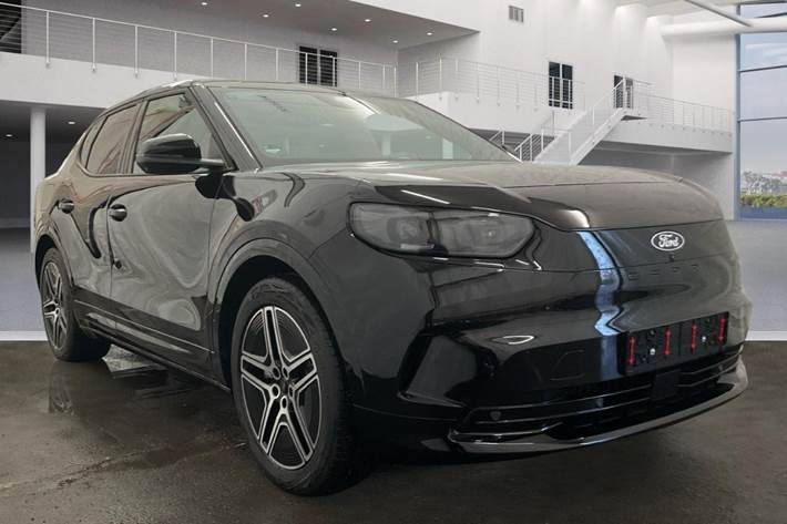 Sort Ford Capri fra 2025