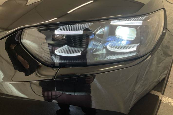 Sort Ford Capri fra 2025