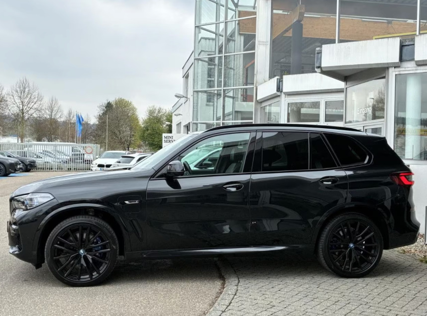 Sort BMW X5 fra 2023