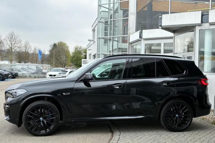 Sort BMW X5 fra 2023
