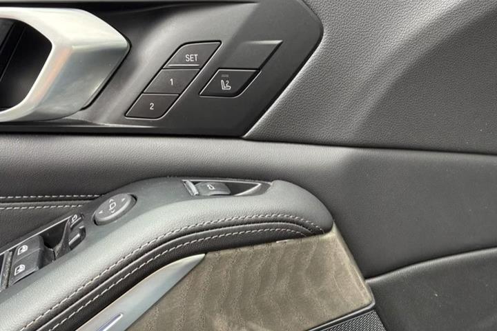 Sort BMW X5 fra 2023