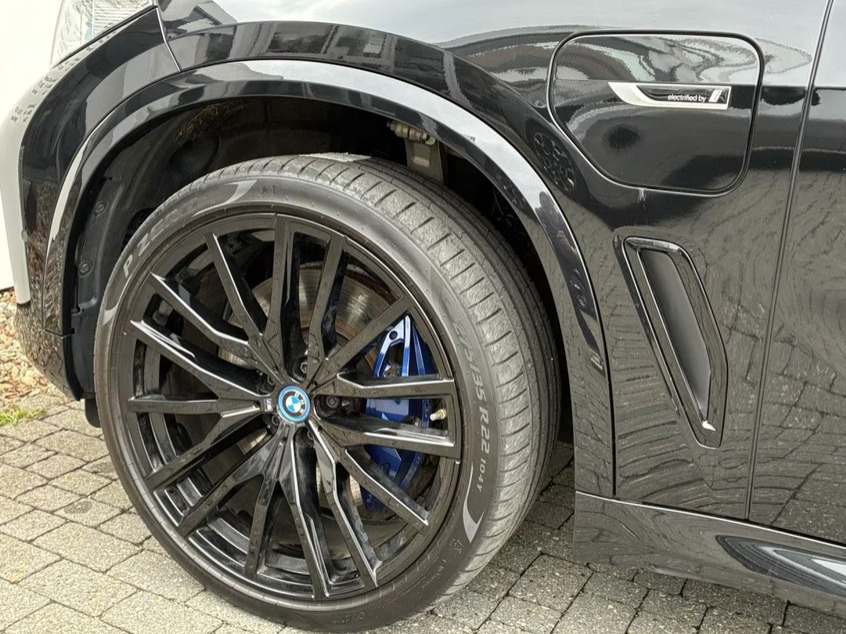 Sort BMW X5 fra 2023
