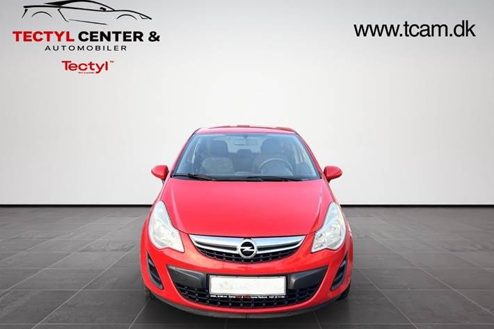 Rød Opel Corsa fra 2011
