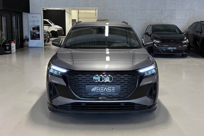Grå Audi Q4 e-tron fra 2023