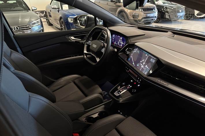 Grå Audi Q4 e-tron fra 2023