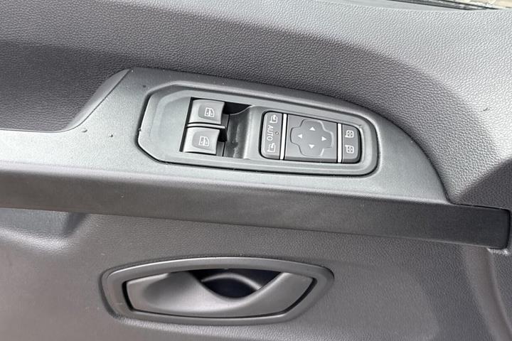 Hvid Renault Trafic fra 2025