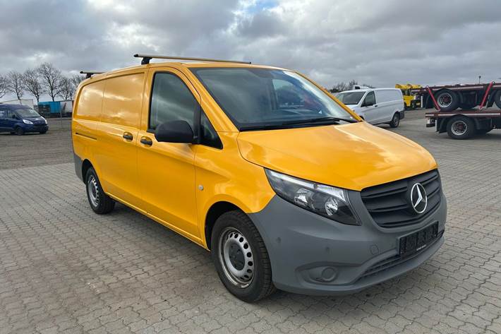 Gul Mercedes Vito 114 fra 2020
