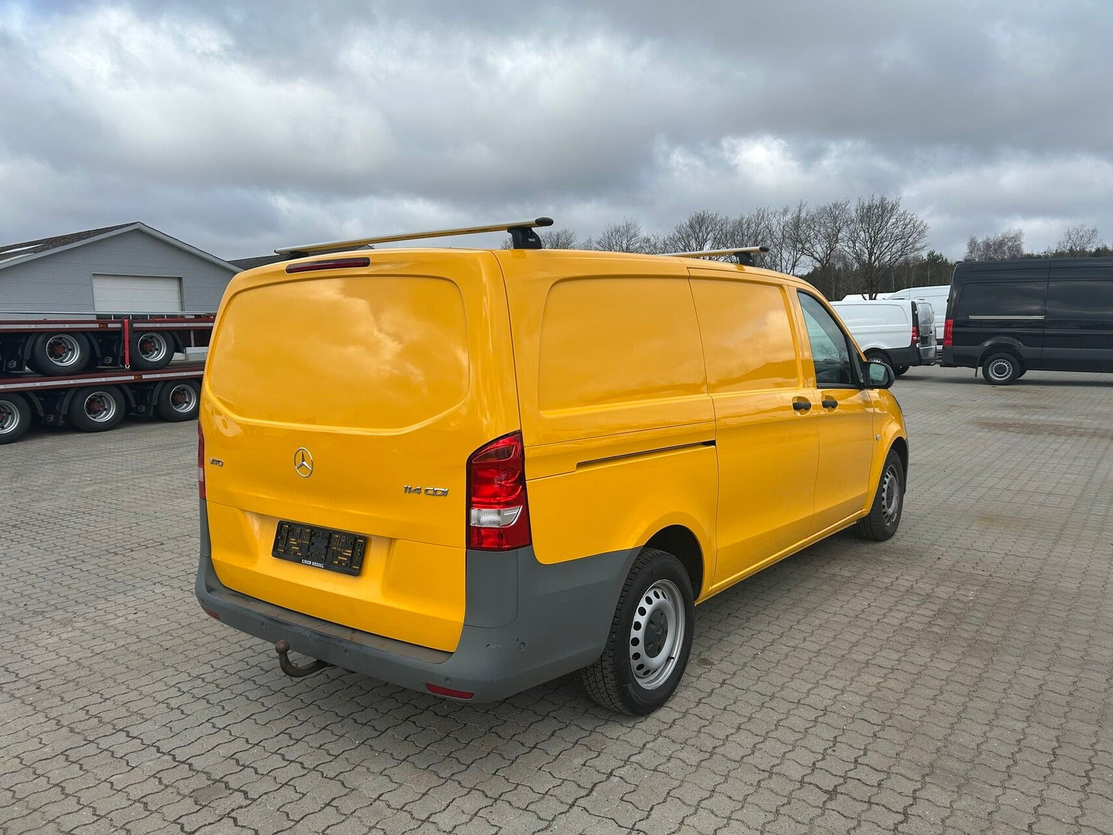 Gul Mercedes Vito 114 fra 2020
