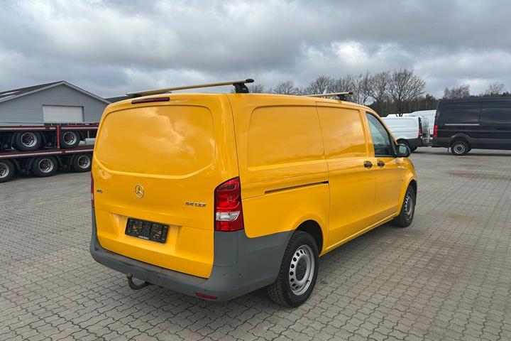 Gul Mercedes Vito 114 fra 2020