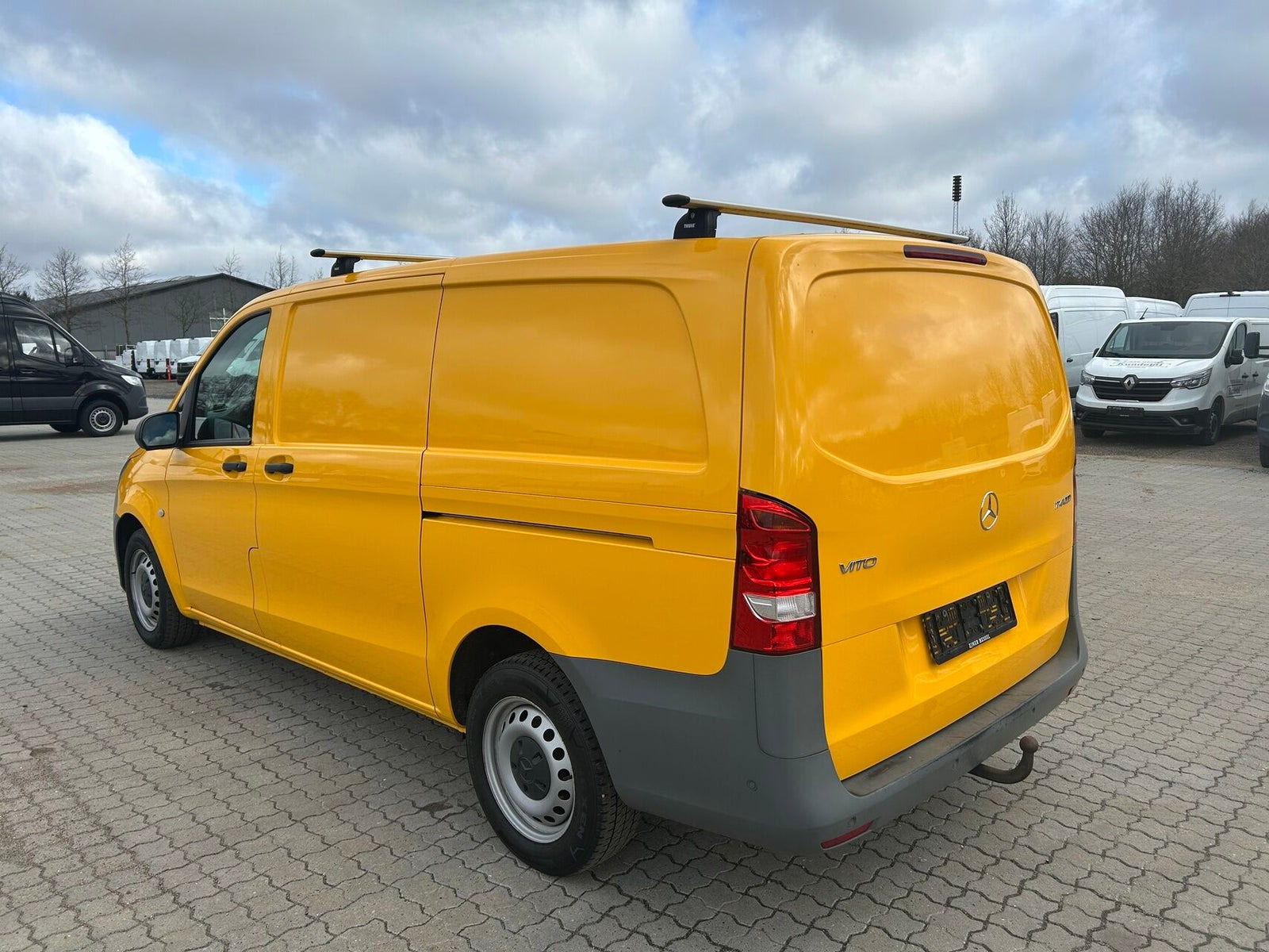 Gul Mercedes Vito 114 fra 2020
