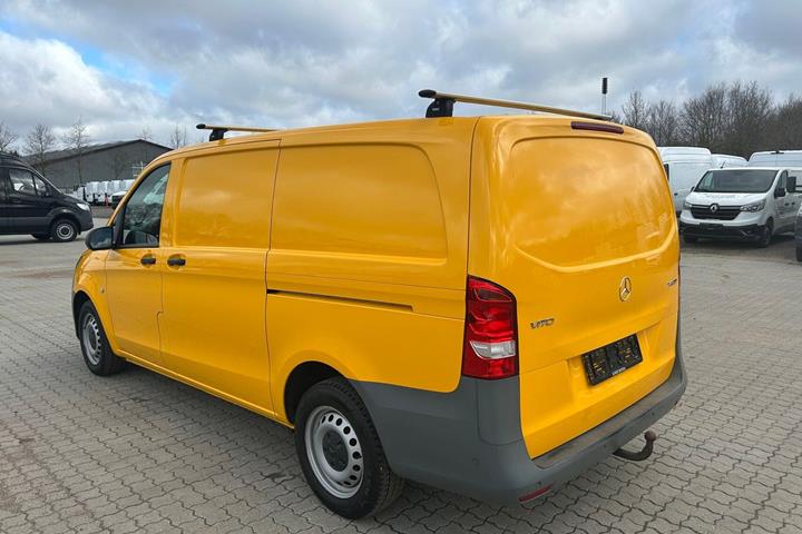 Gul Mercedes Vito 114 fra 2020
