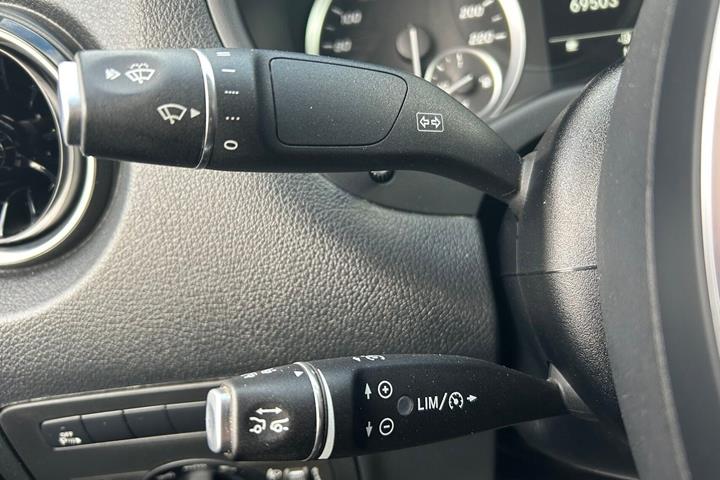 Gul Mercedes Vito 114 fra 2020
