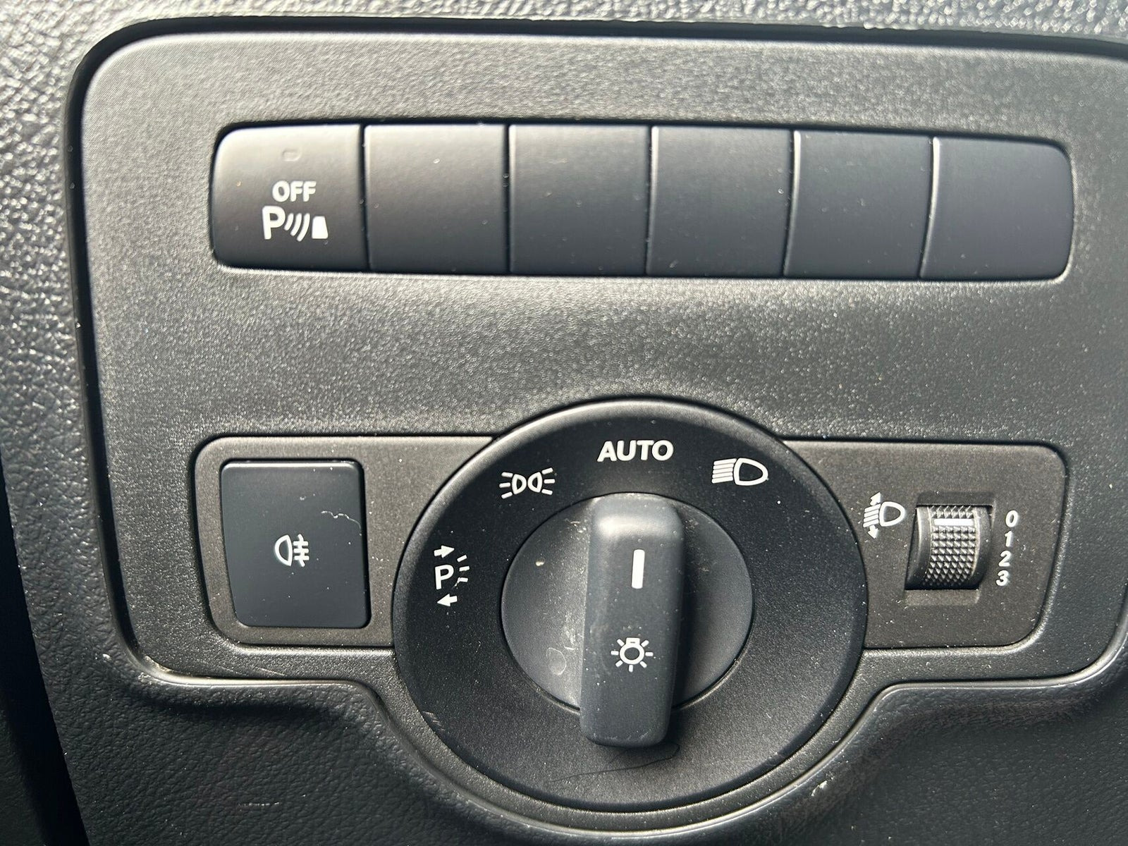 Gul Mercedes Vito 114 fra 2020