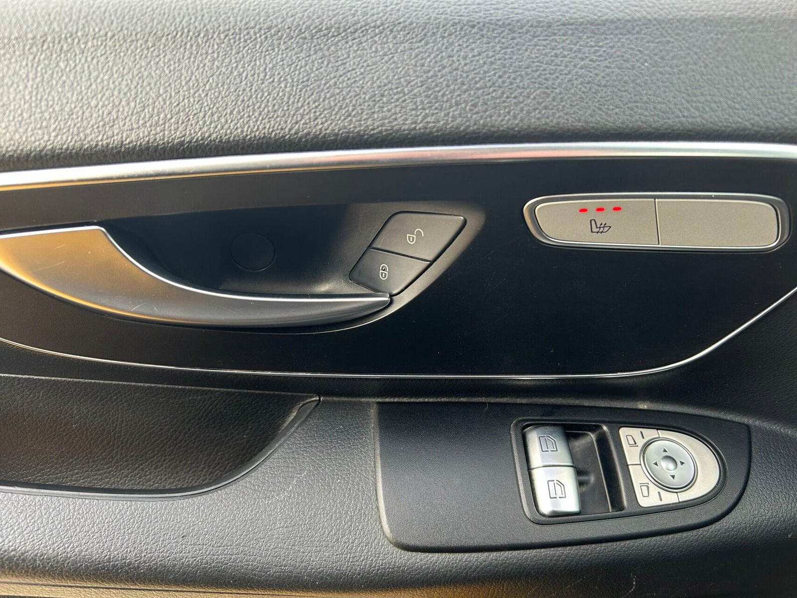 Gul Mercedes Vito 114 fra 2020