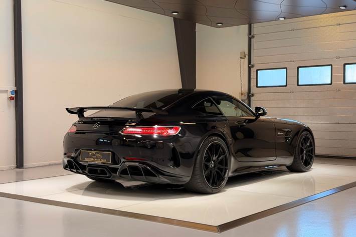 Sort Mercedes AMG GT R fra 2017