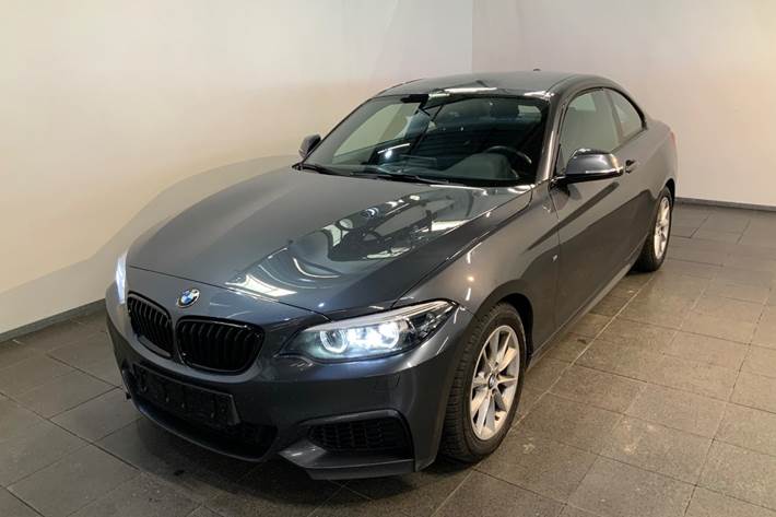 Grå BMW 218i fra 2020