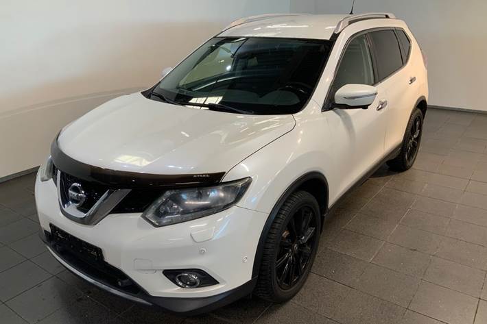 Hvid Nissan X-Trail fra 2014