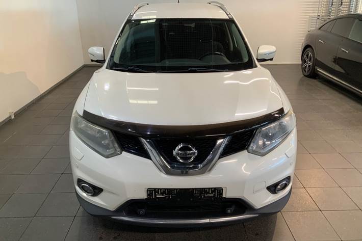 Hvid Nissan X-Trail fra 2014