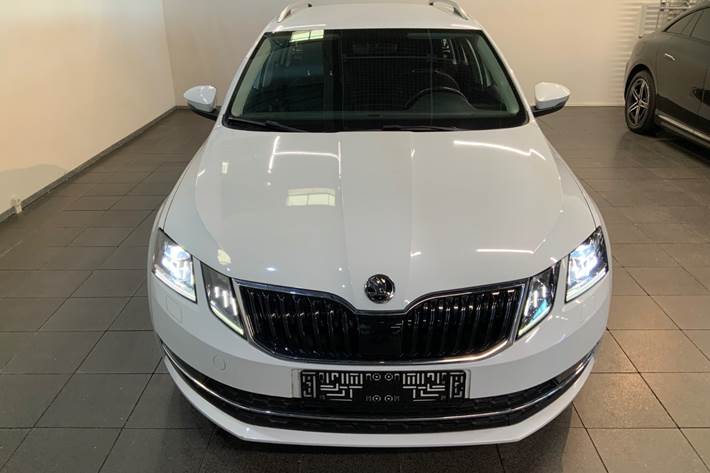 Hvid Skoda Octavia fra 2019