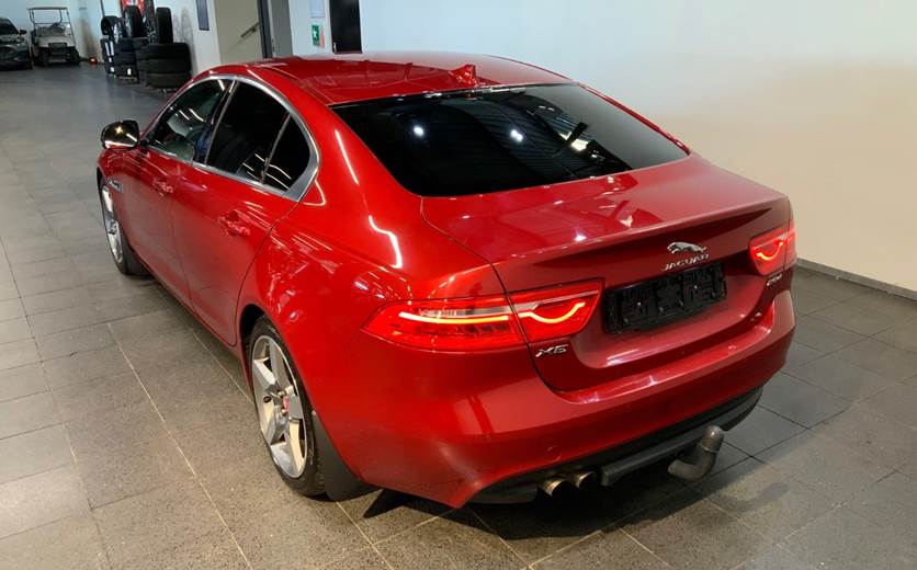 Jaguar XE