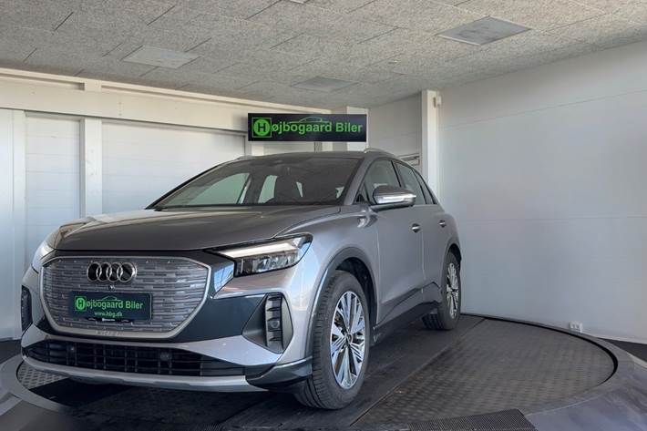 Grå Audi Q4 e-tron fra 2024 set udefra