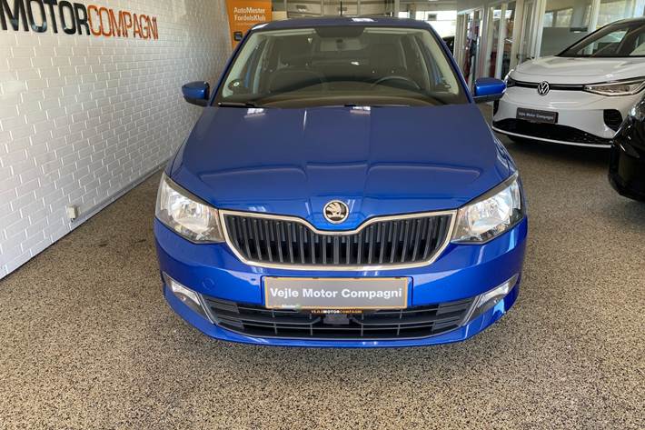 Blå Skoda Fabia fra 2017
