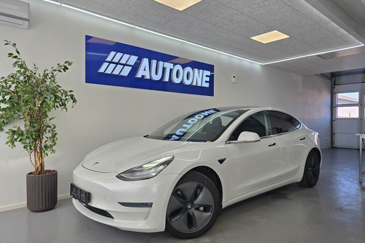 Hvid Tesla Model 3 fra 2020