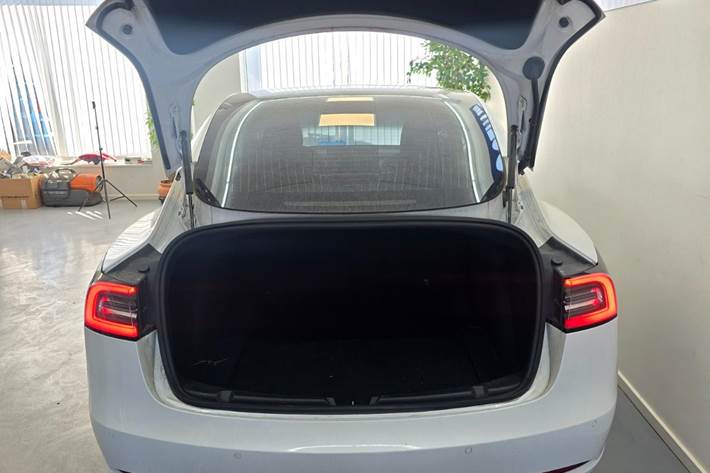 Hvid Tesla Model 3 fra 2020