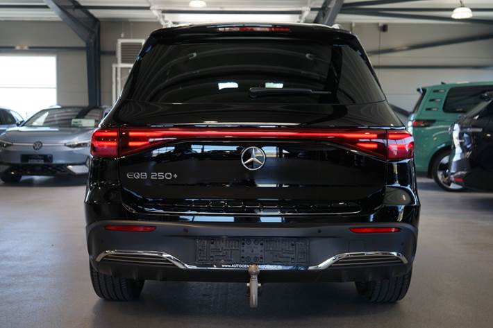 Sort Mercedes EQB250+ fra 2024