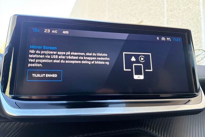 Beige Peugeot e-2008 fra 2024