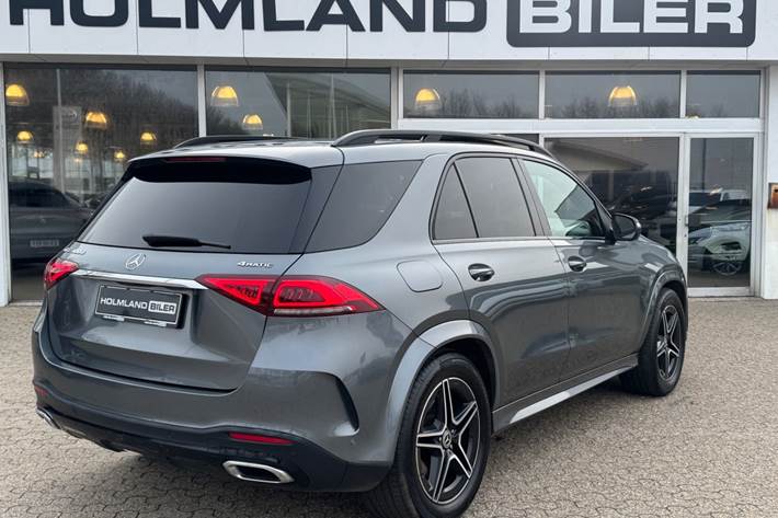 Grå Mercedes GLE400 d fra 2019