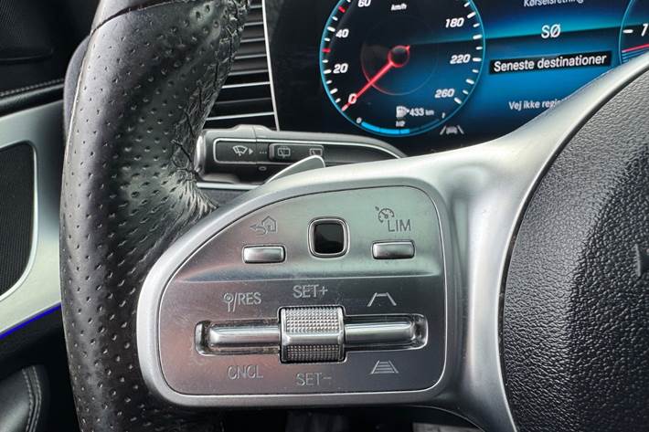 Grå Mercedes GLE400 d fra 2019