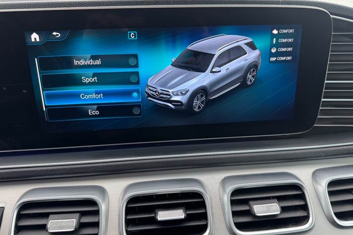 Grå Mercedes GLE400 d fra 2020