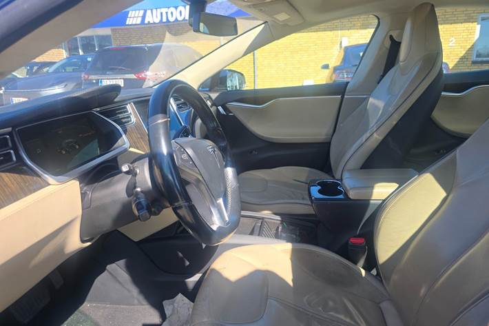 Blå Tesla Model S fra 2014