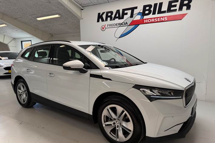 Hvid Skoda Enyaq fra 2023 set udefra