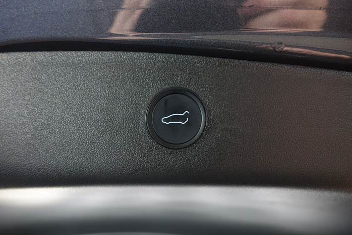 Grå Tesla Model 3 fra 2023