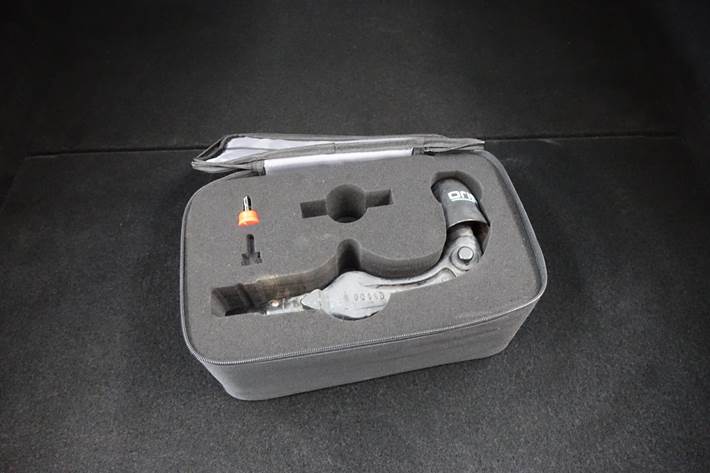 Grå Tesla Model Y fra 2022