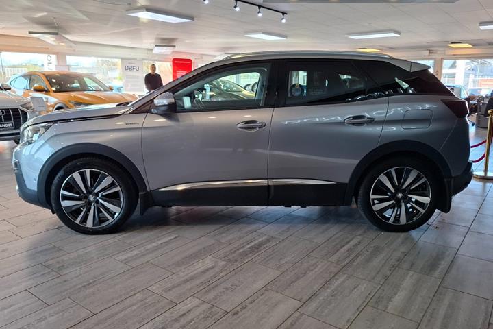Sølv Peugeot 3008 fra 2020
