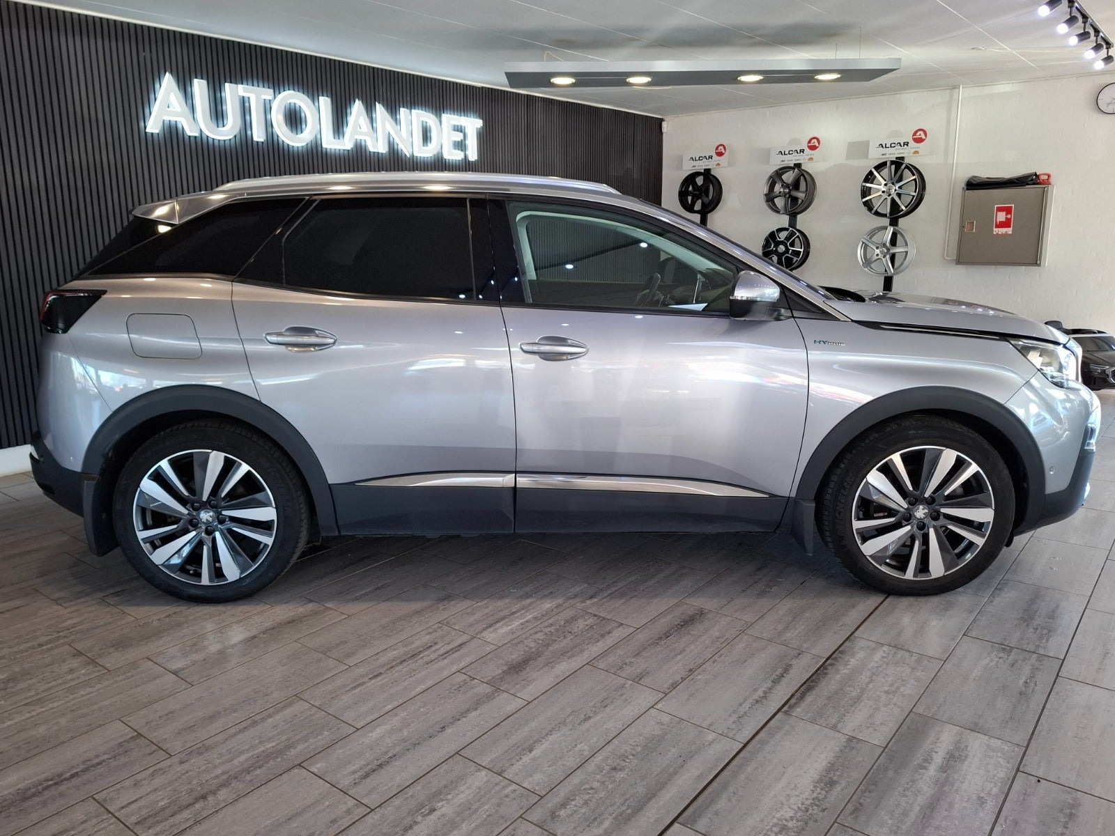 Sølv Peugeot 3008 fra 2020
