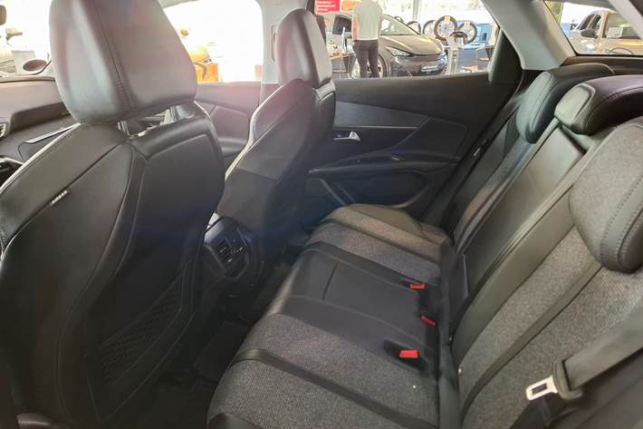 Sølv Peugeot 3008 fra 2020