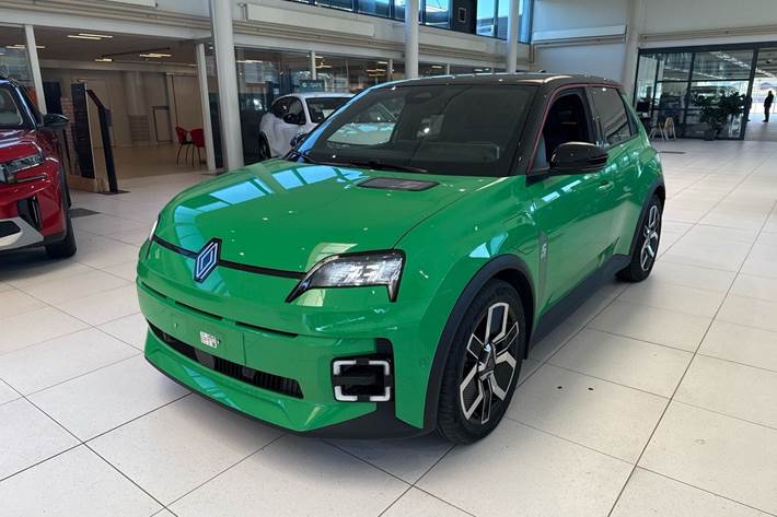 Grøn Renault 5 E-Tech fra 2025
