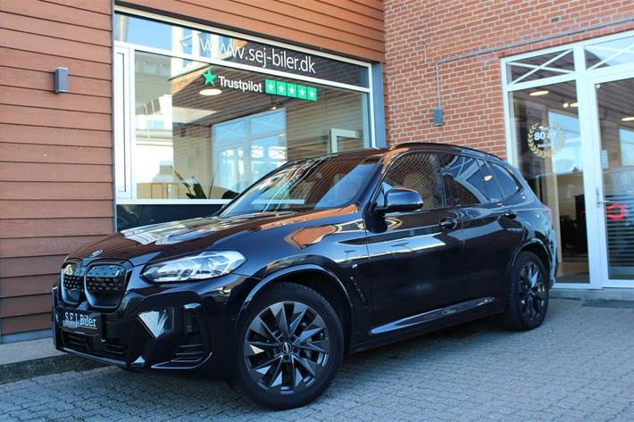 Blå BMW iX3 fra 2023