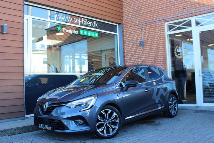 Grå Renault Clio V fra 2020