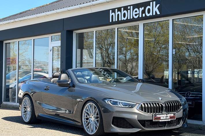 Grå BMW M850i fra 2018