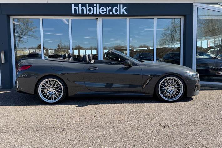 Grå BMW M850i fra 2018