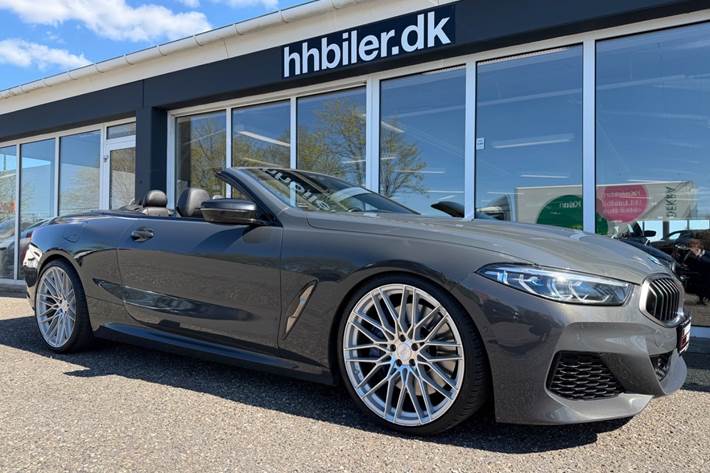 Grå BMW M850i fra 2018