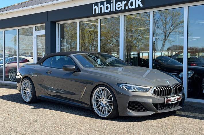 Grå BMW M850i fra 2018